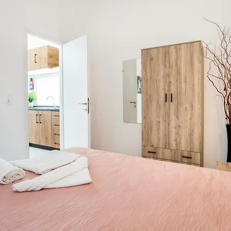 Avgoustidis Apartament *